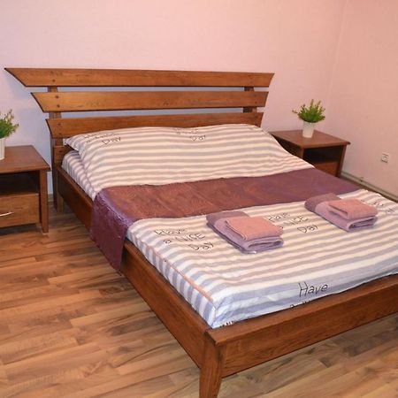 Apartamento Квартира Двохкімнатна Фонтан Kamianets-Podilskyi Exterior foto